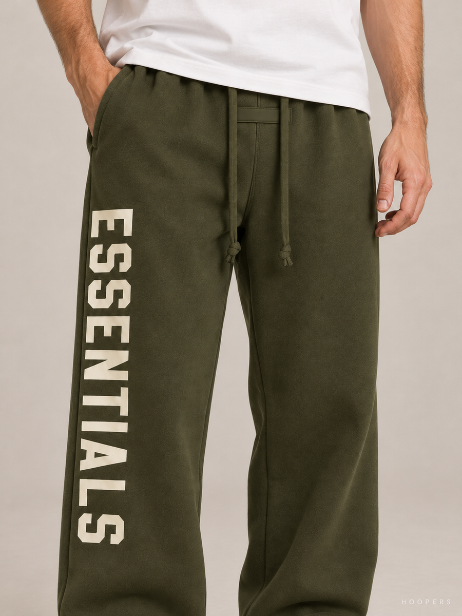 מכנס טרנינג Fear of God Essentials – Leg Logo ירוק זית | HOOPERS