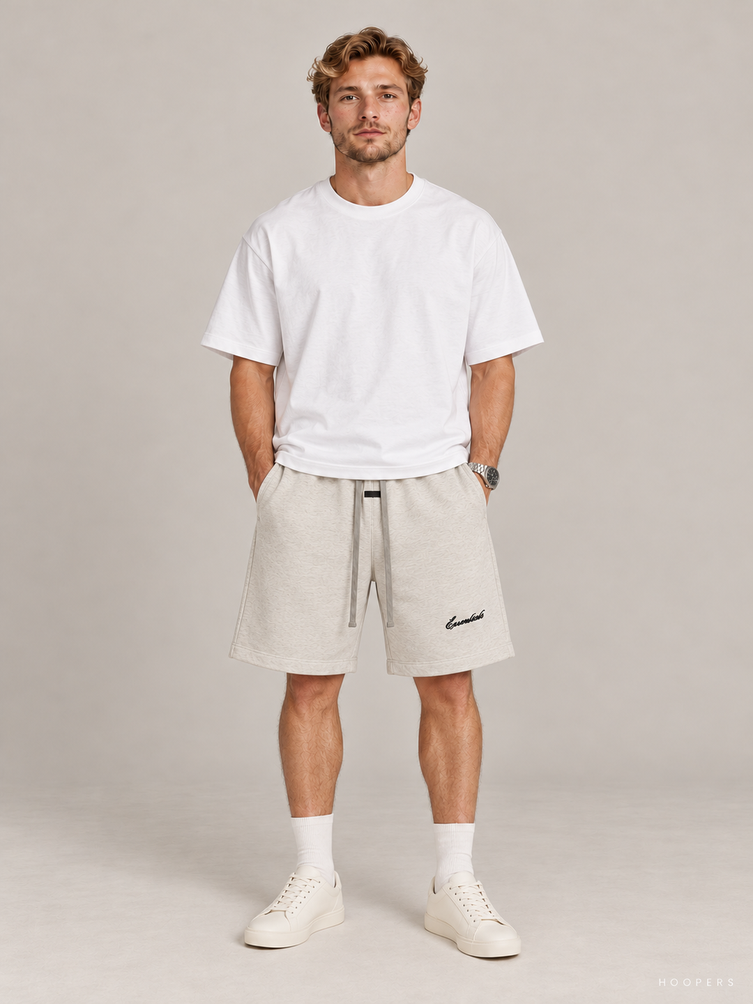 מכנס קצר Fear of God Essentials – Script שמנת מלאנז' – חזית