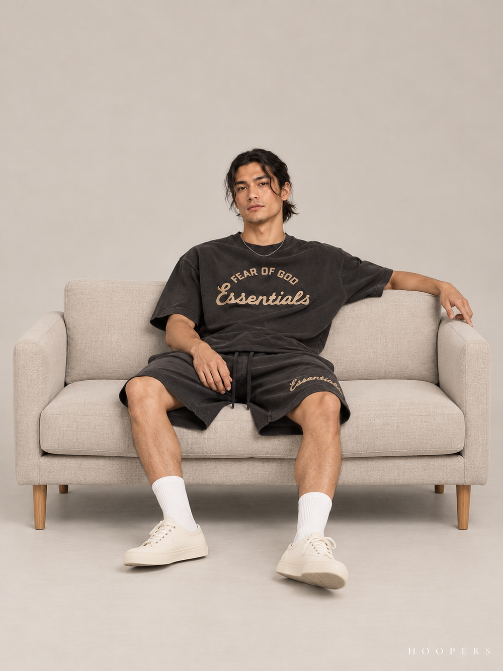 מכנס קצר Fear of God Essentials – Big Script שחור דהוי | HOOPERS
