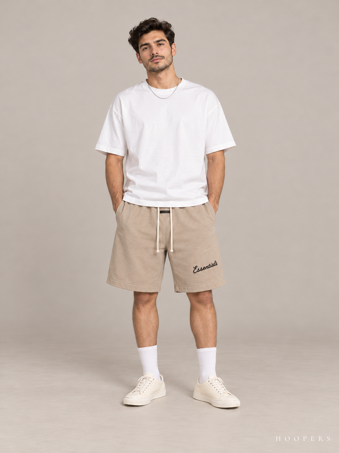 מכנס קצר Fear of God Essentials – Big Script חול – חזית