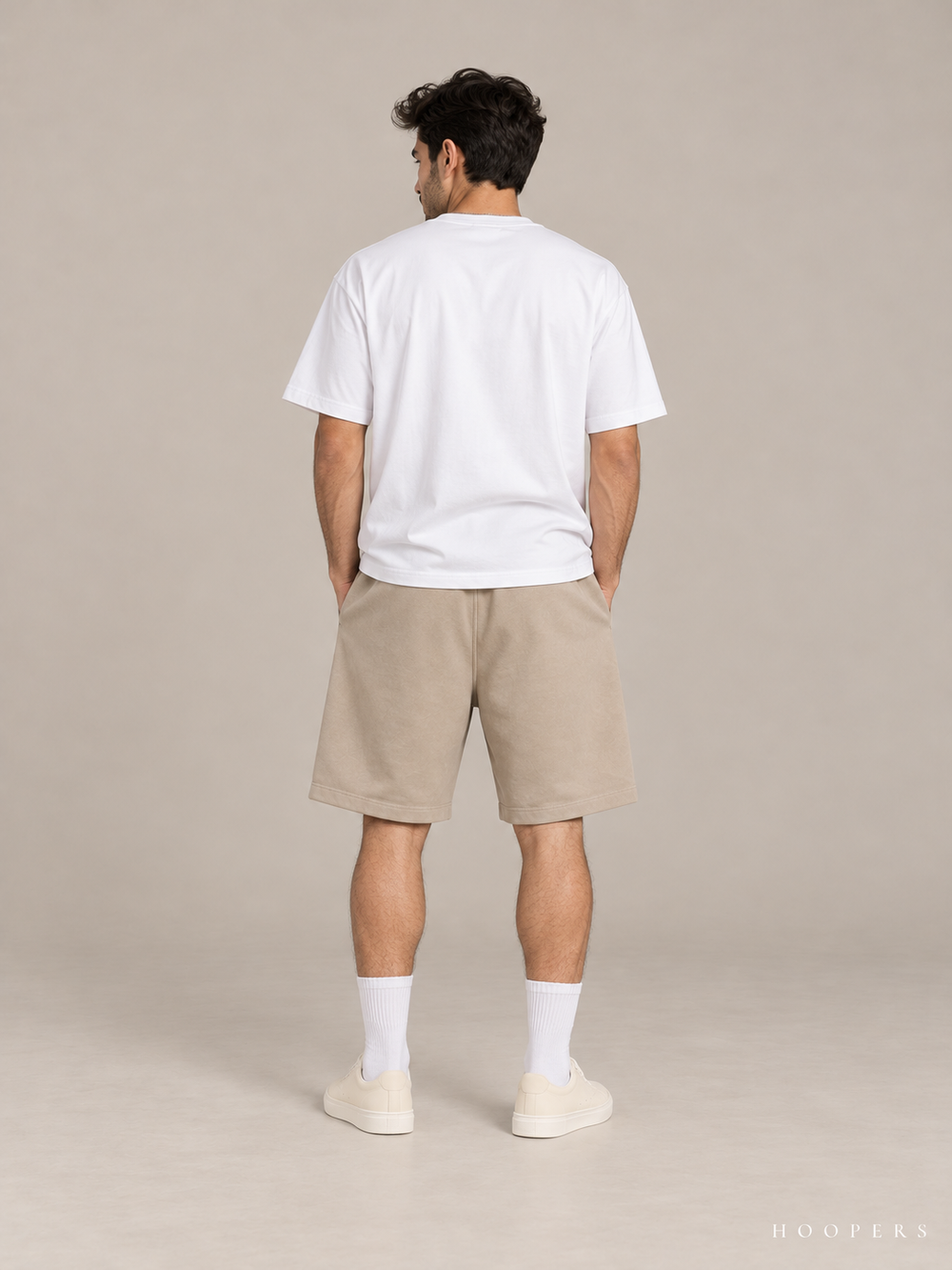 מכנס קצר Fear of God Essentials – Big Script חול – גב