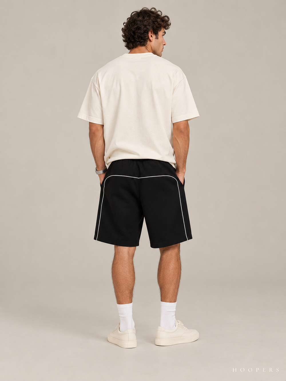 מכנס קצר Fear of God Essentials – Piping שחור – גב