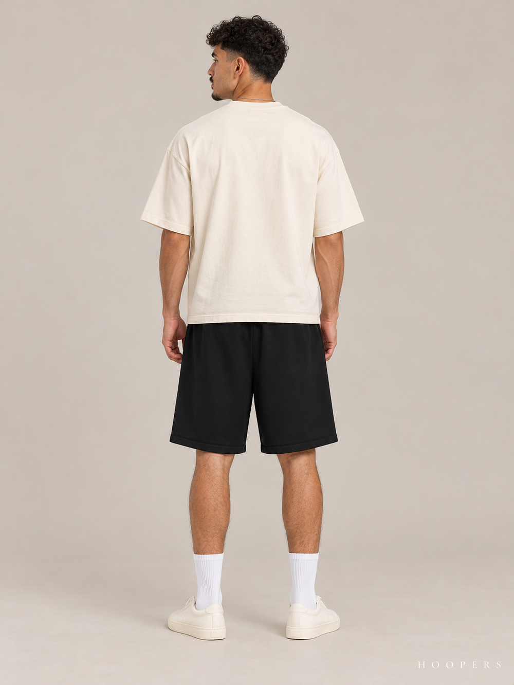 מכנס קצר Fear of God Essentials – Gold Script שחור – גב