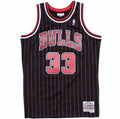 גופיית NBA סקוטי פיפן שיקגו בולס – שחור רטרו 1995/96 | HOOPERS