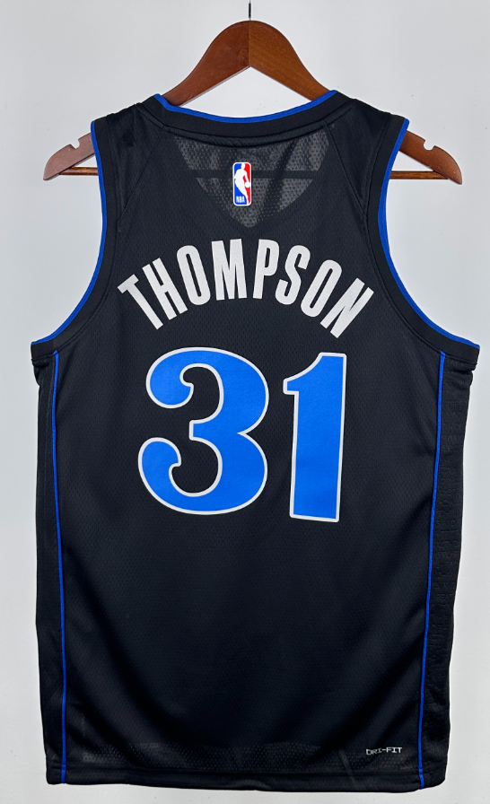 גופיית  משחק שחורה קליי תומפסון