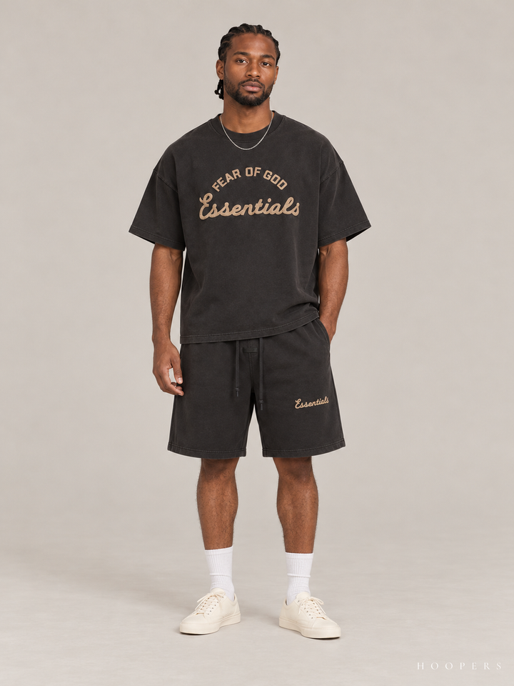 חולצת Fear of God Essentials – Big Script שחור דהוי – חזית
