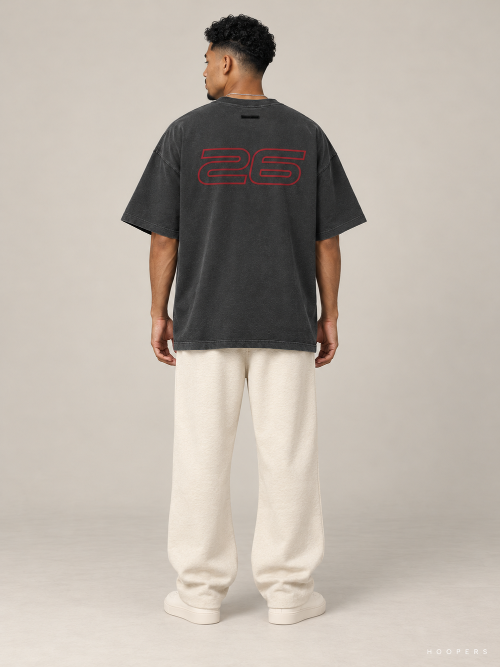 חולצת אוברסייז Fear of God Essentials – Racing 26 אפור פחם מכובס – גב