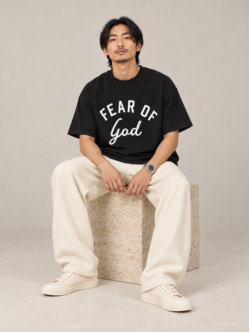 חולצת Fear of God Essentials – God Script שחור | HOOPERS