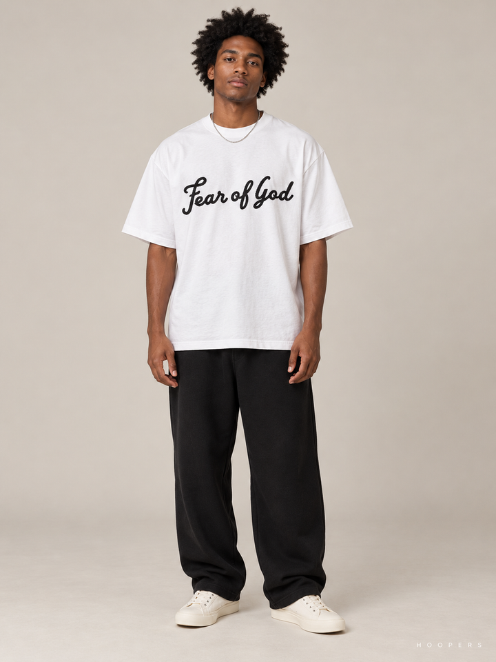 חולצת Fear of God Essentials – Script לבן – חזית