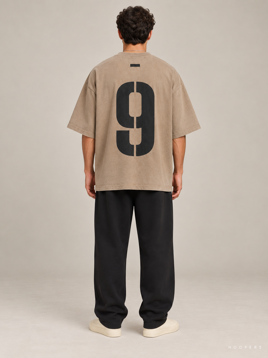 חולצת Fear of God Essentials – Stacked Script חום בהיר מכובס – גב
