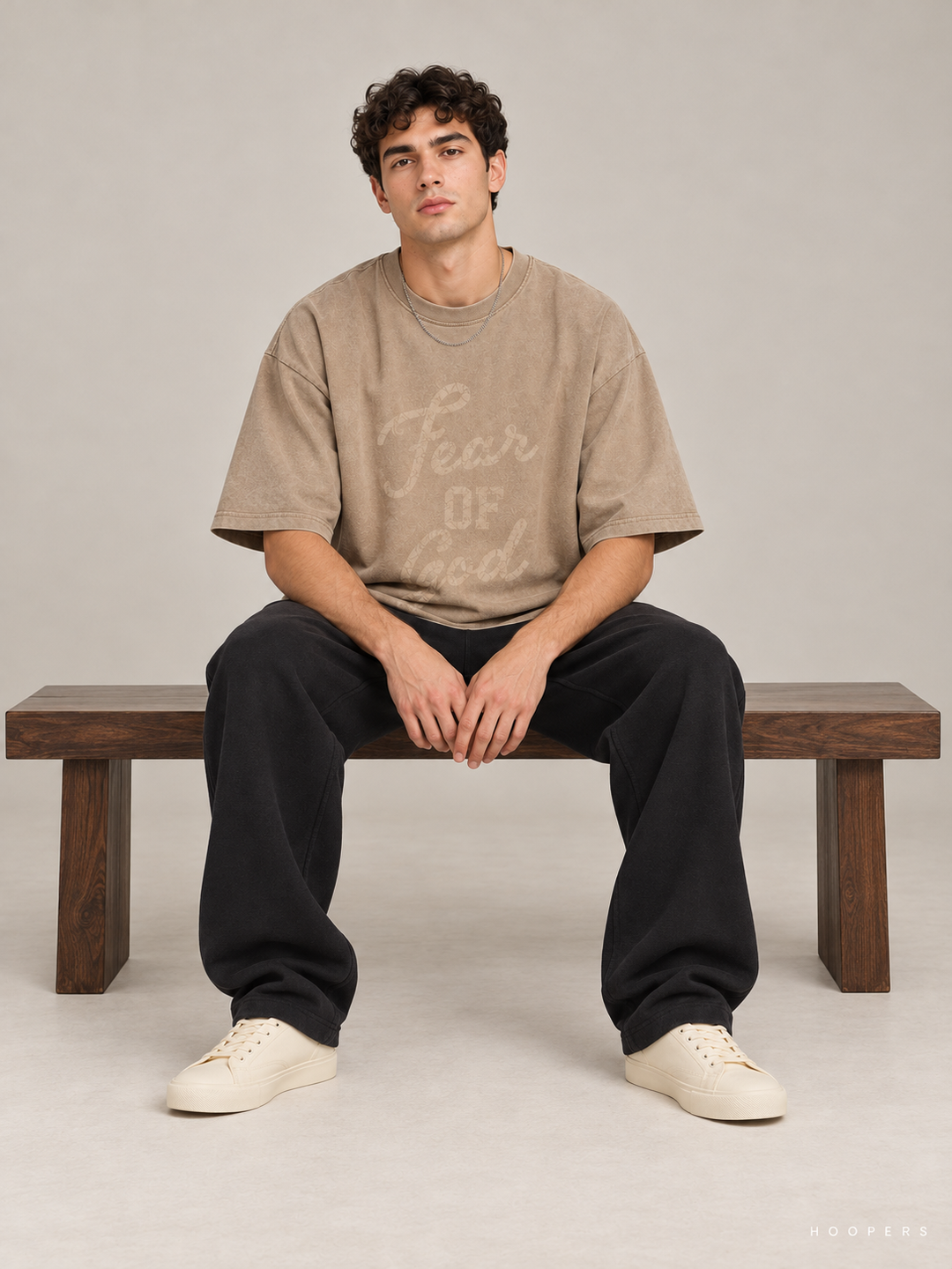 חולצת Fear of God Essentials – Stacked Script חום בהיר מכובס – סטודיו