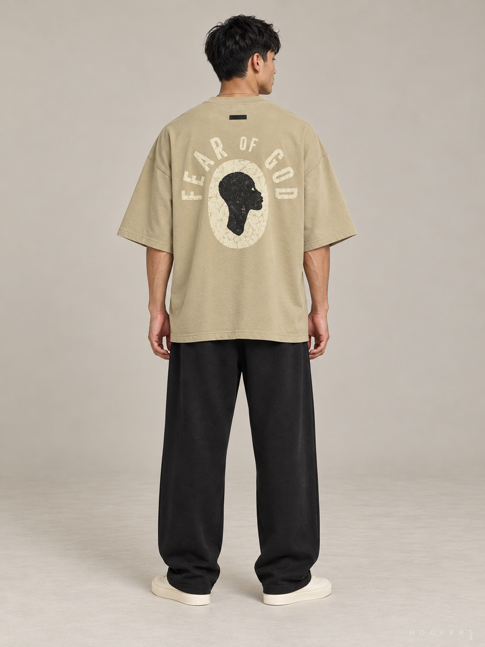 חולצת Fear of God Essentials – Liberation חאקי – גב