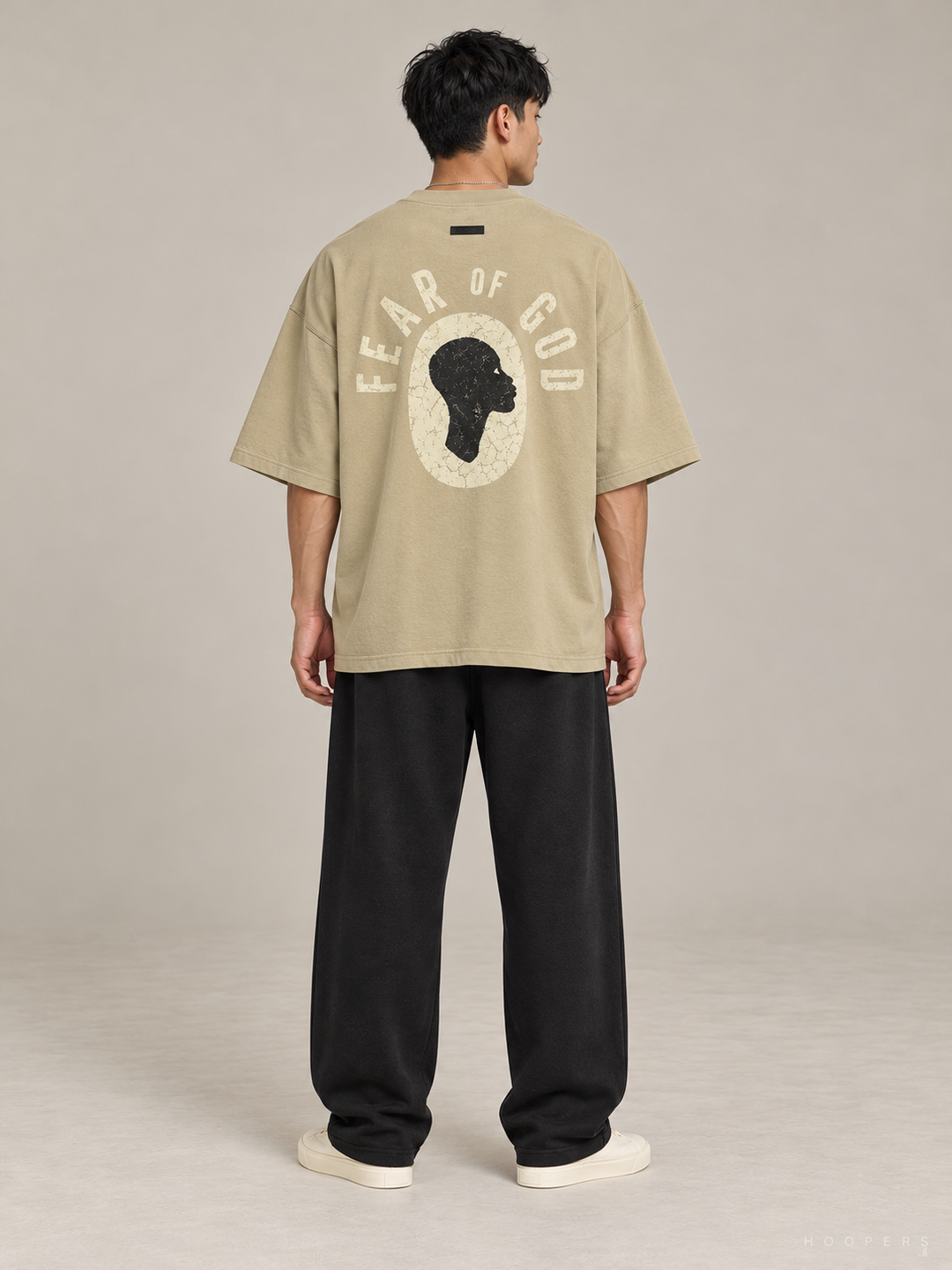 חולצת Fear of God Essentials – Liberation חאקי – גב