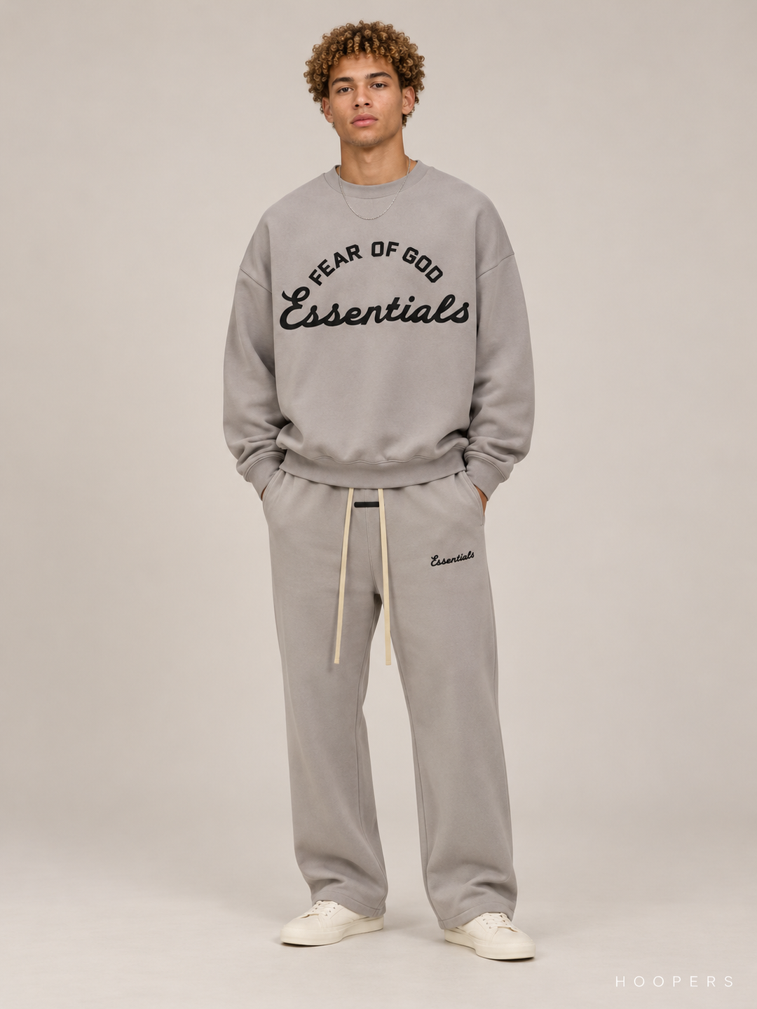 סווטשירט Fear of God Essentials – Big Script אפור – חזית