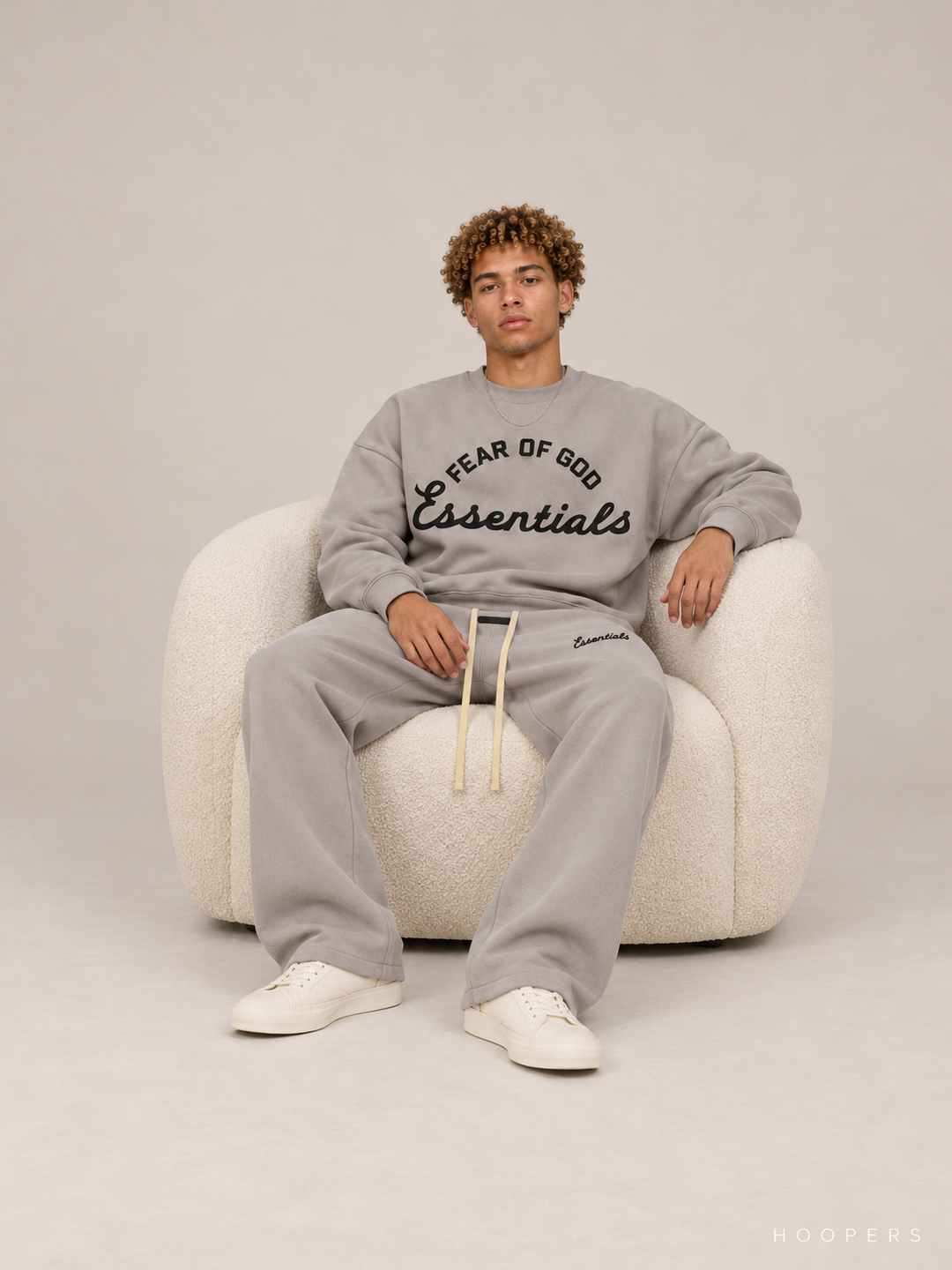 סווטשירט Fear of God Essentials – Big Script אפור – סטודיו