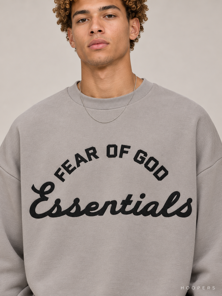 סווטשירט Fear of God Essentials – Big Script אפור | HOOPERS