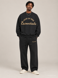 סווטשירט Fear of God Essentials – Big Script שחור דהוי | HOOPERS