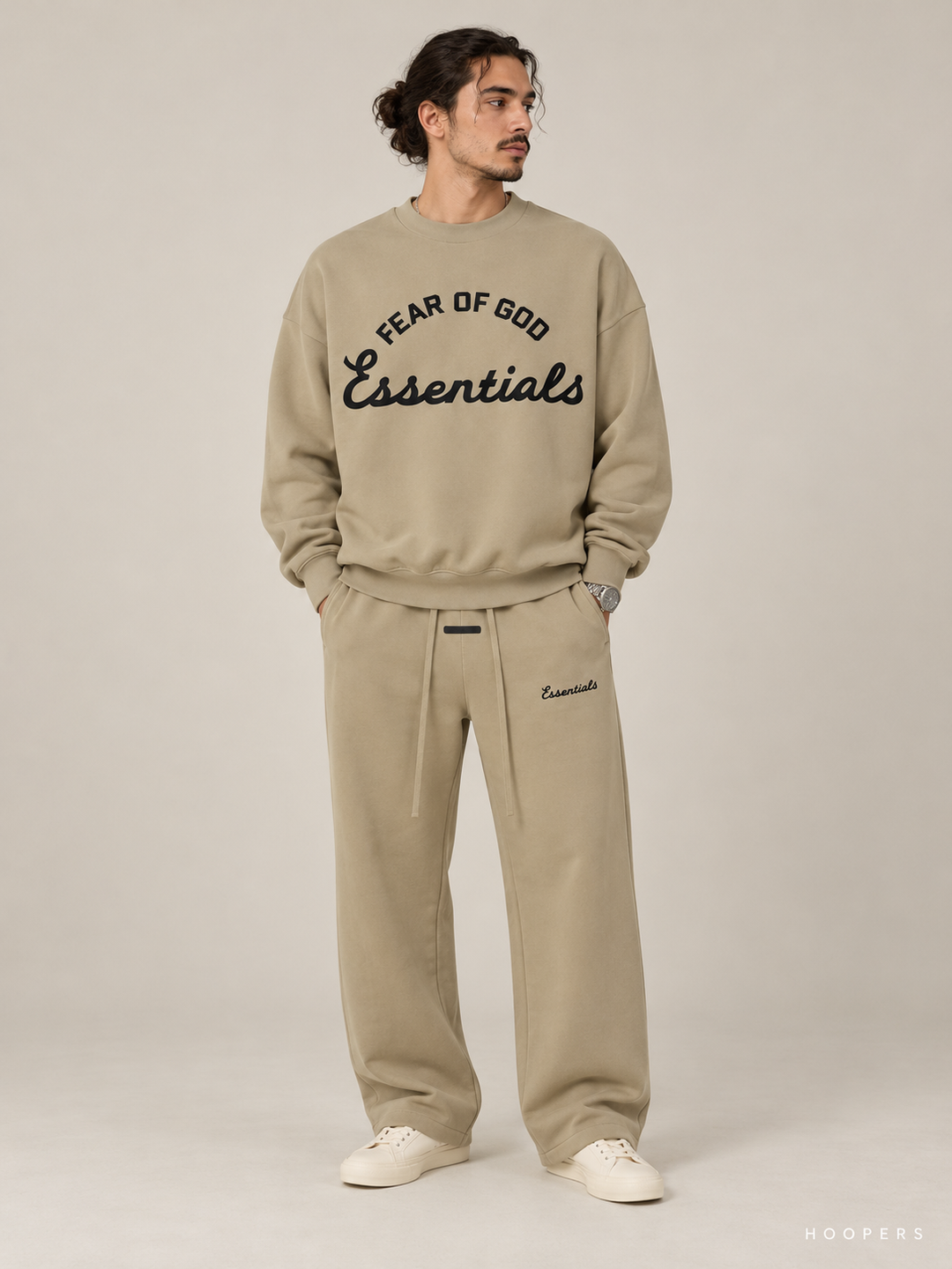 סווטשירט Fear of God Essentials – Big Script חאקי – חזית