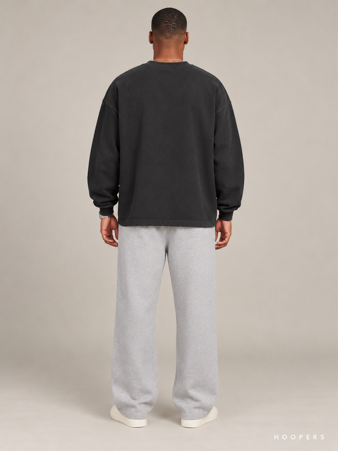 סווטשירט Fear of God Essentials – Arch Logo שחור דהוי – גב