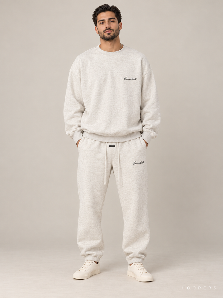 סווטשירט Fear of God Essentials – Script שמנת מלאנז' – חזית