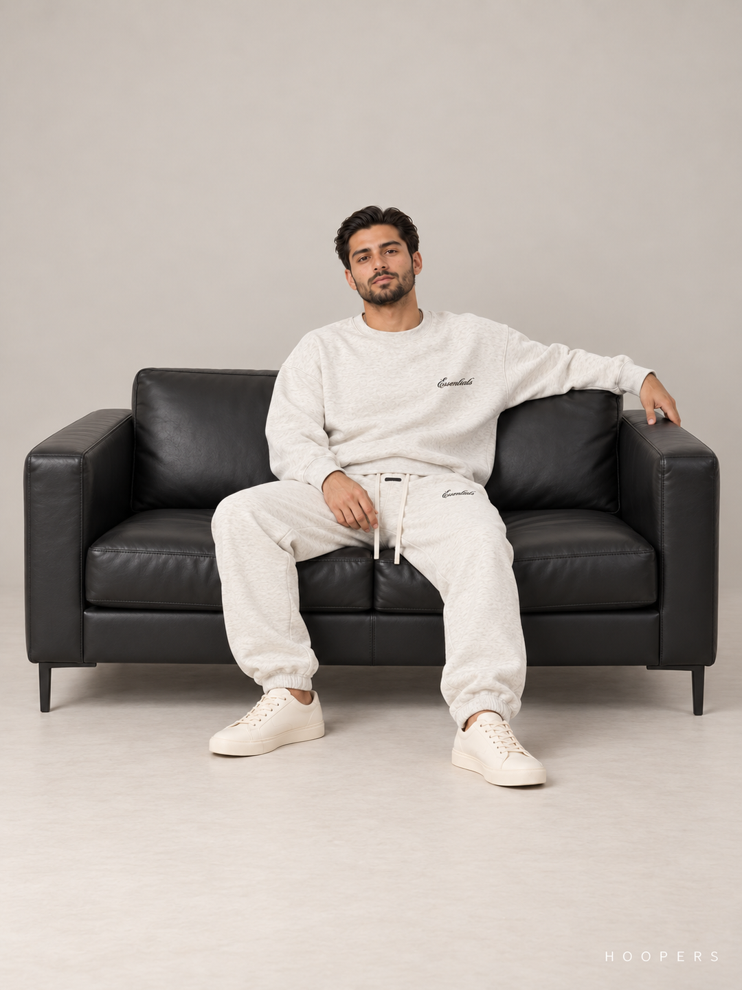 סווטשירט Fear of God Essentials – Script שמנת מלאנז' – סטודיו