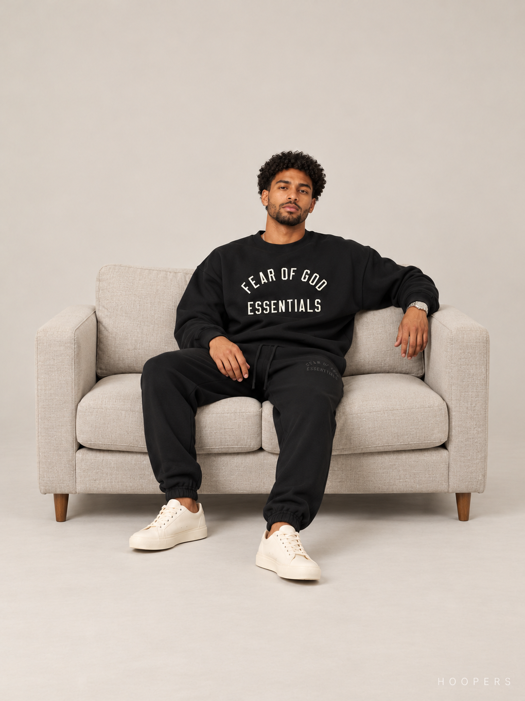 סווטשירט Fear of God Essentials – Arch שחור – סטודיו
