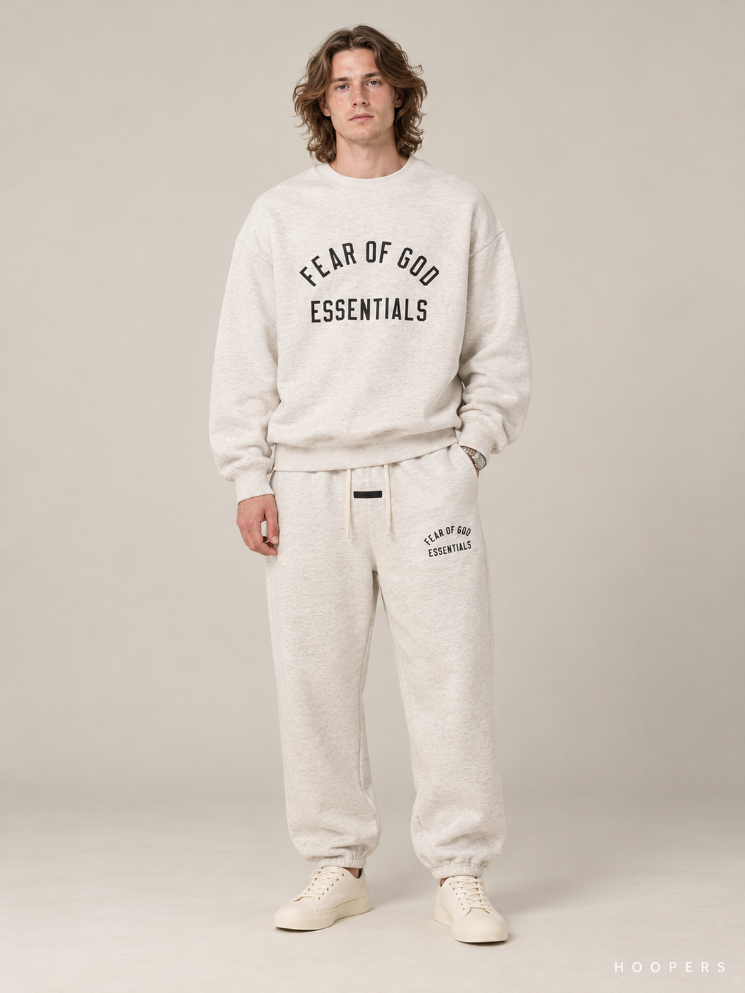 סווטשירט Fear of God Essentials – Arch שמנת מלאנז' – חזית