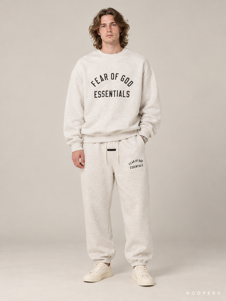 סווטשירט Fear of God Essentials – Arch שמנת מלאנז' – חזית