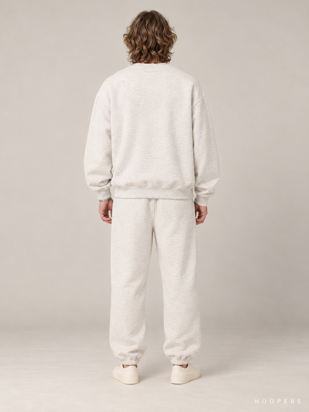 סווטשירט Fear of God Essentials – Arch שמנת מלאנז' – גב