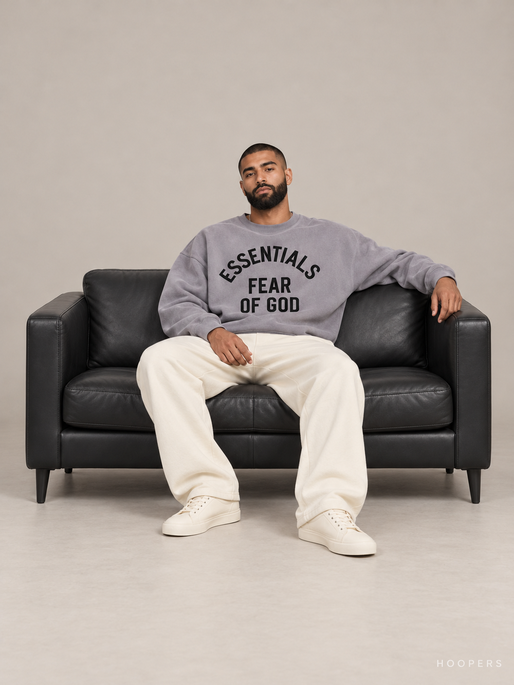 סווטשירט Fear of God Essentials – Arch Logo אפור | HOOPERS