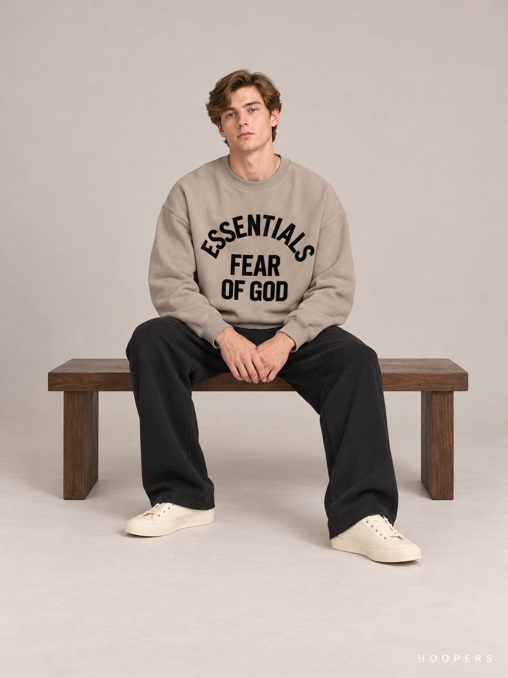 סווטשירט Fear of God Essentials – Arch Logo חול | HOOPERS