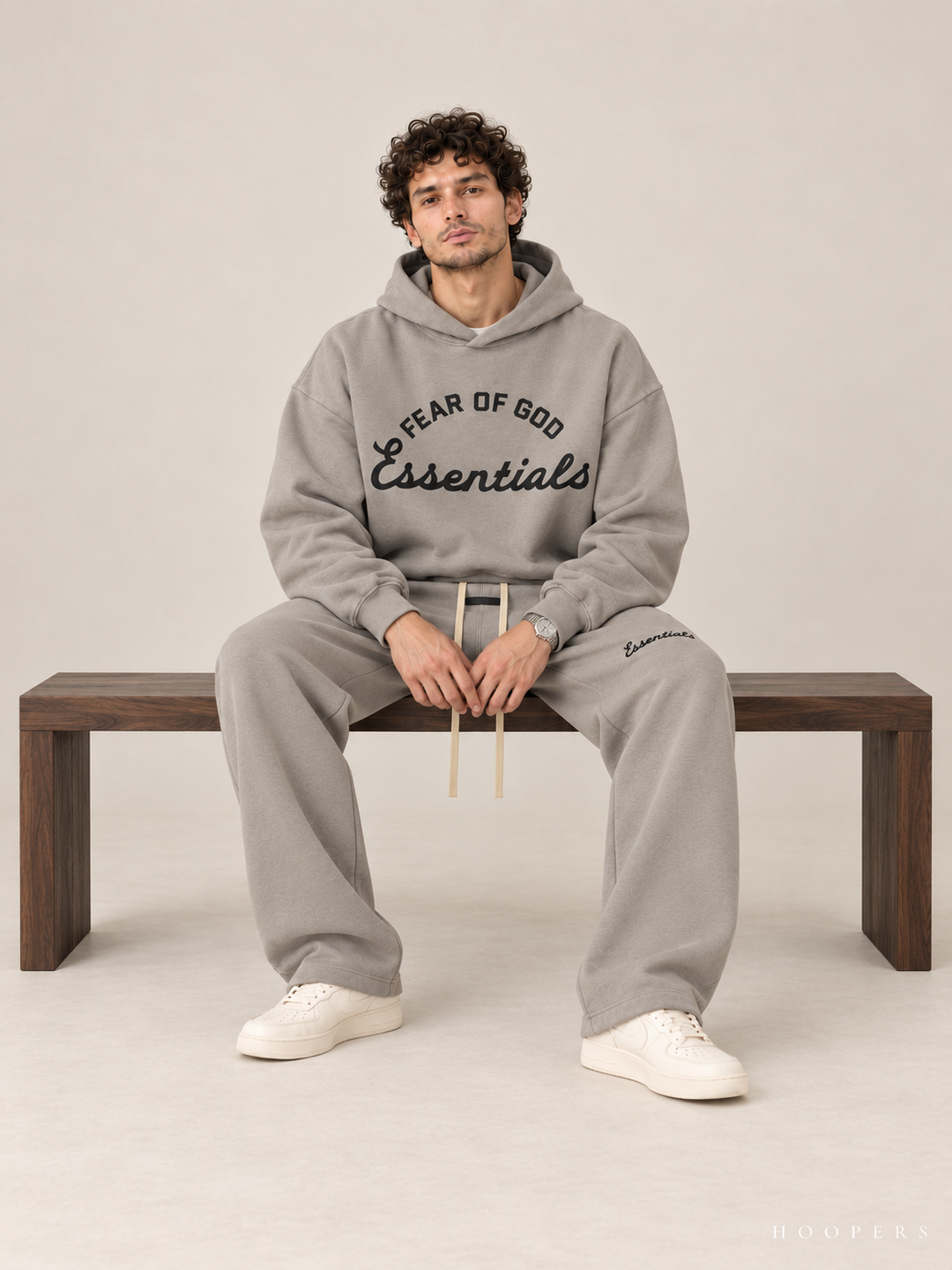 קפוצ'ון Fear of God Essentials – Big Script אפור – סטודיו