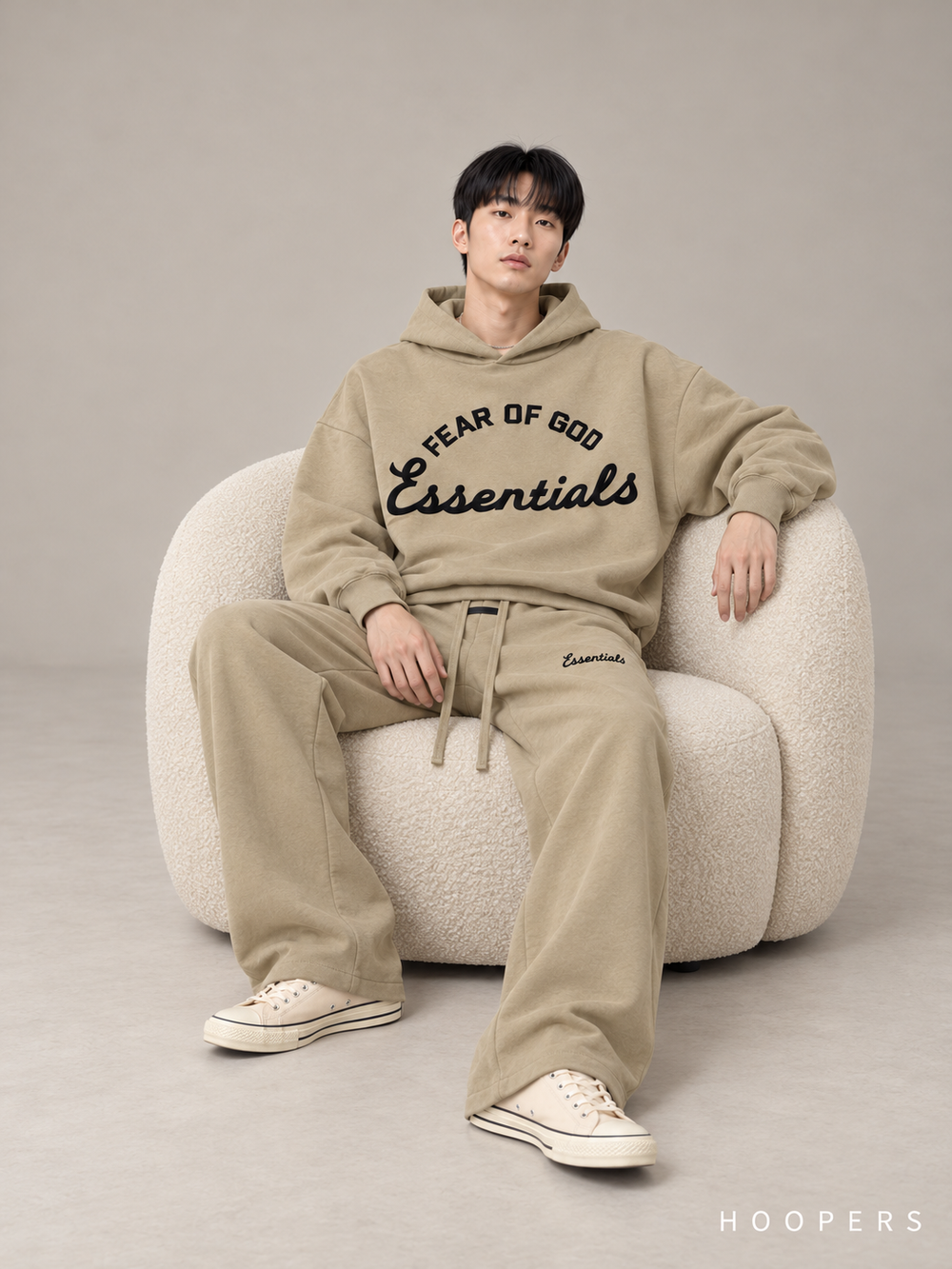 קפוצ'ון Fear of God Essentials – Big Script חאקי | HOOPERS
