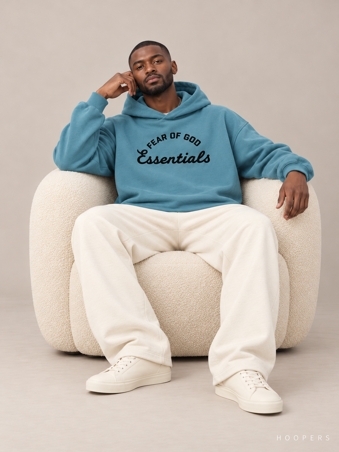 קפוצ'ון Fear of God Essentials – Big Script כחול-טורקיז – סטודיו