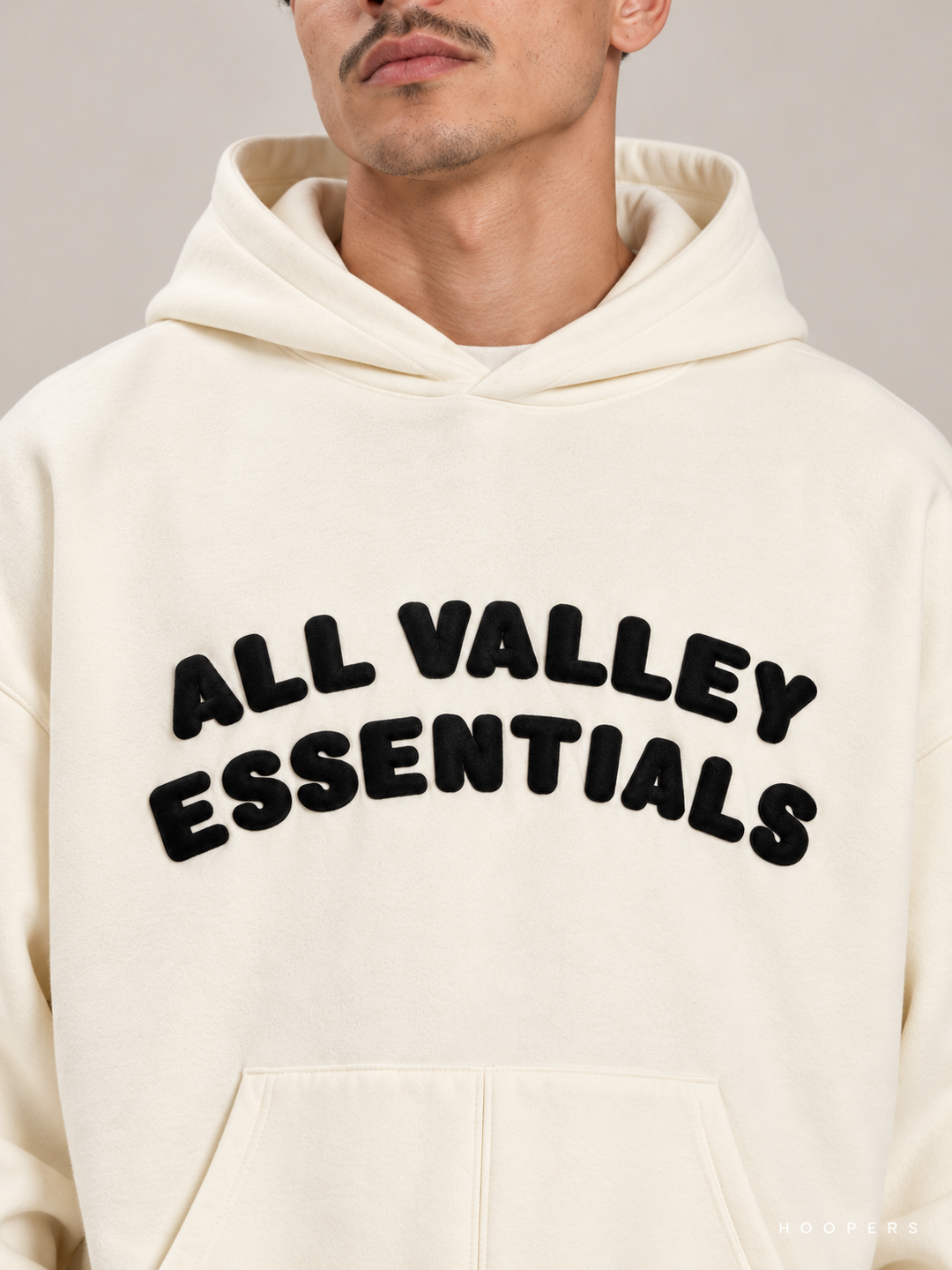 קפוצ'ון Fear of God Essentials – All Valley שמנת – תקריב