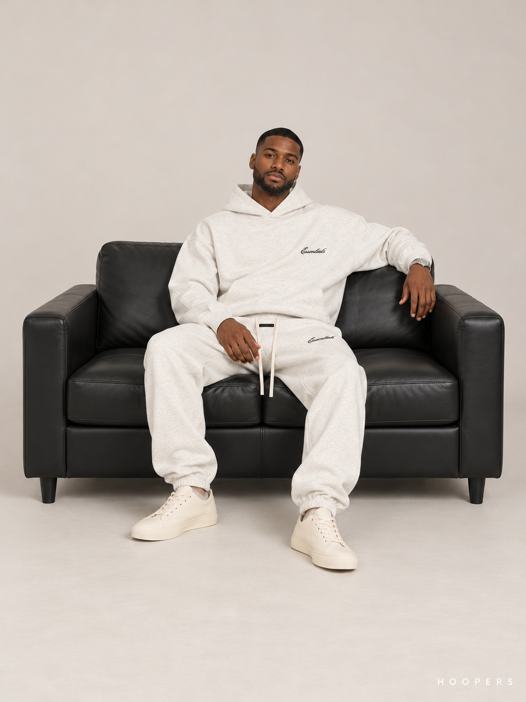 מכנס טרנינג Fear of God Essentials – Script Jogger שמנת מלאנז' – סטודיו