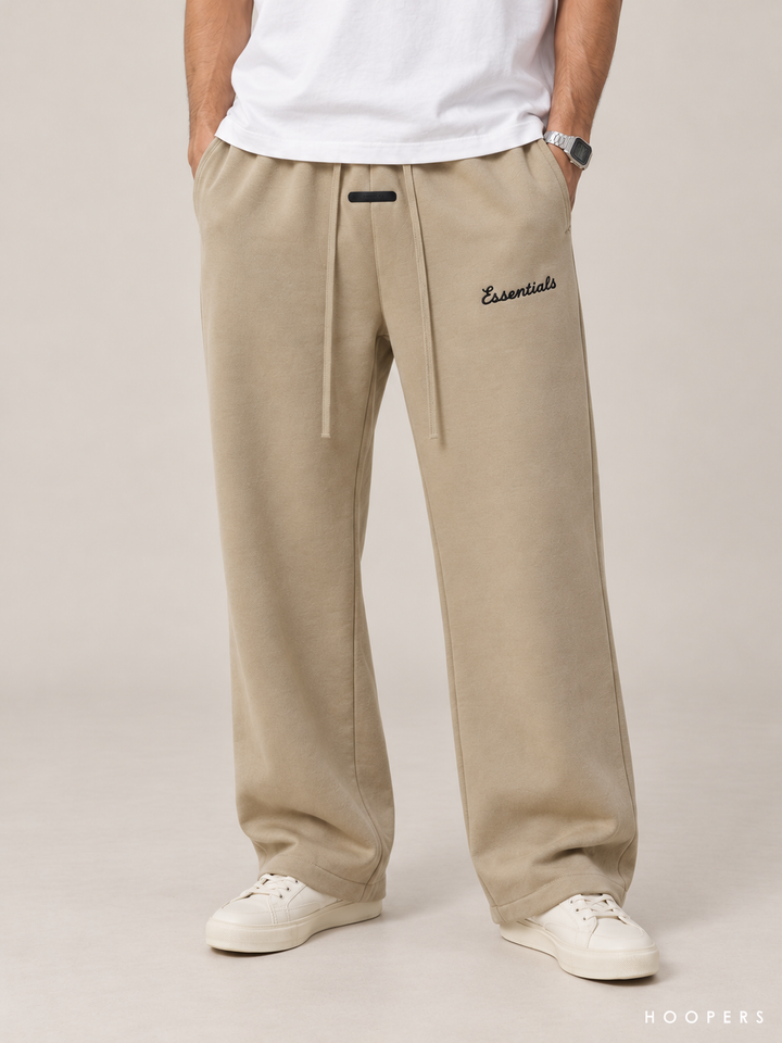 מכנס טרנינג Fear of God Essentials – Script חאקי – תקריב