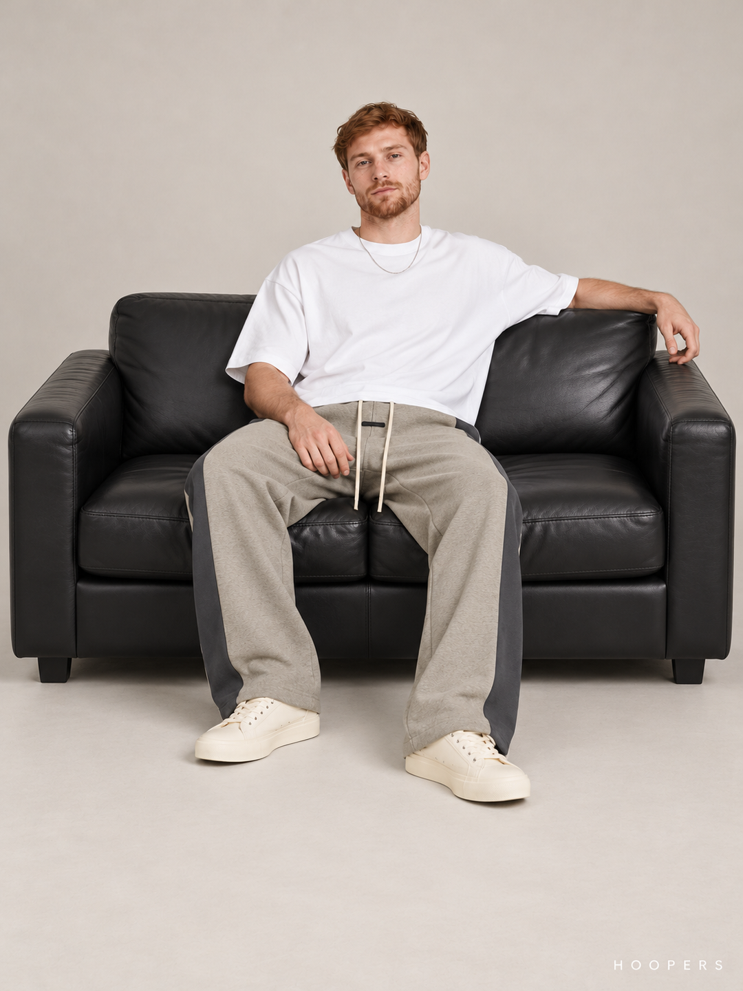 מכנס טרנינג Fear of God Essentials – Side Panel טאופ – סטודיו
