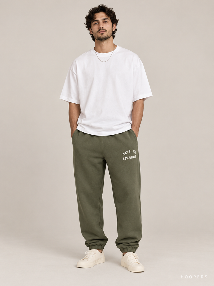 מכנס טרנינג Fear of God Essentials – Arch Jogger ירוק זית – חזית
