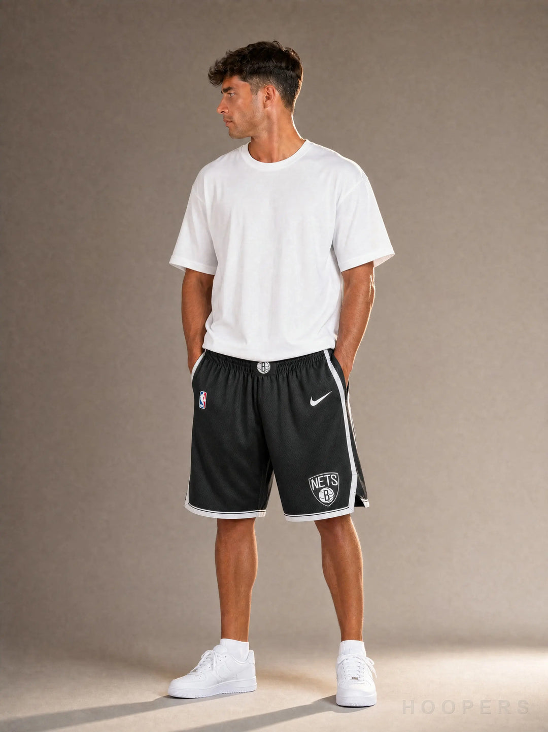 HOOPERS - מבט קדמי על דוגמן: מכנסי משחק ברוקלין נטס שחור