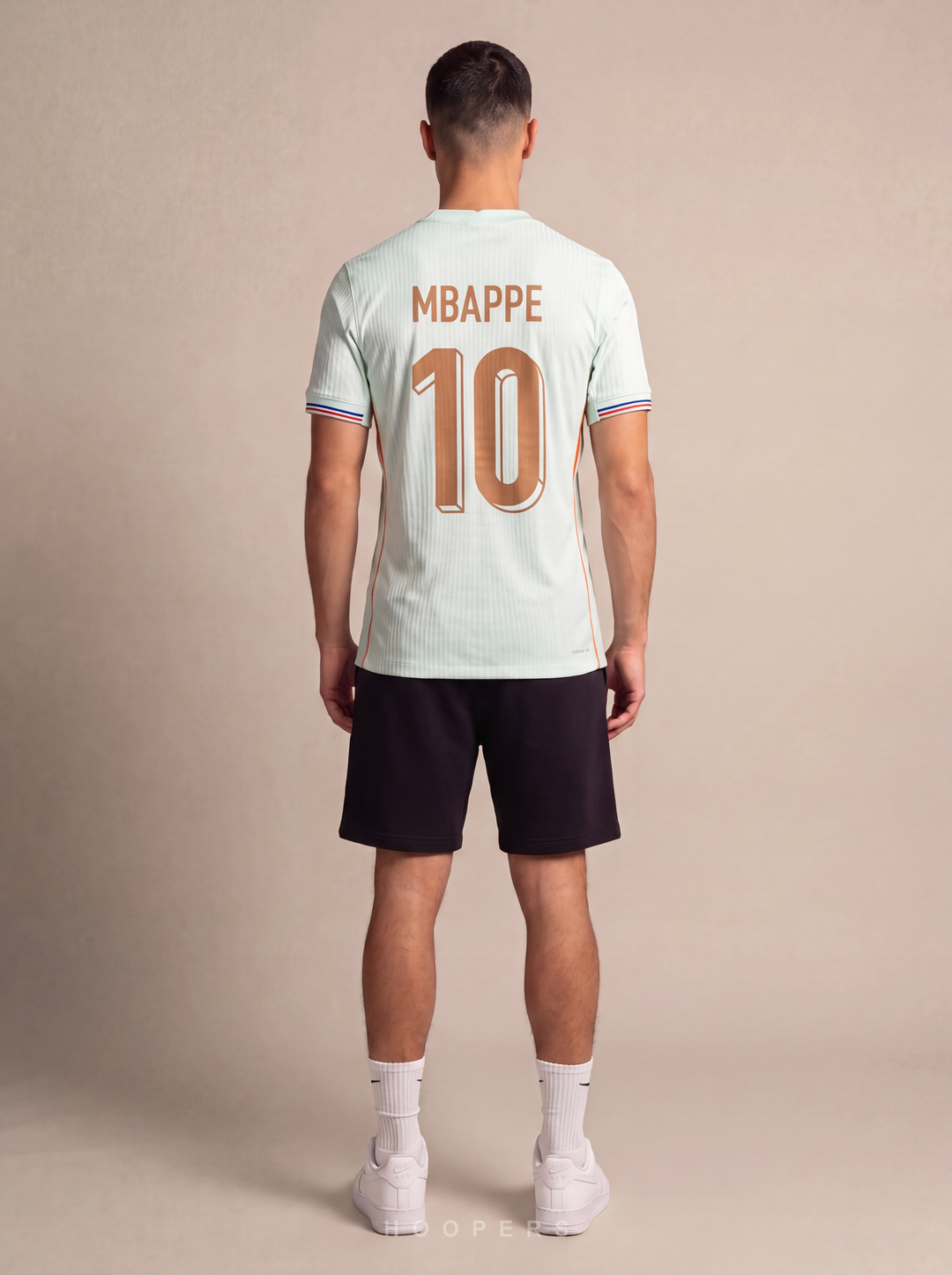 גב החולצה עם הדפסת MBAPPE 10 בברונזה