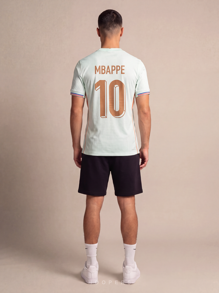 גב החולצה עם הדפסת MBAPPE 10 בברונזה