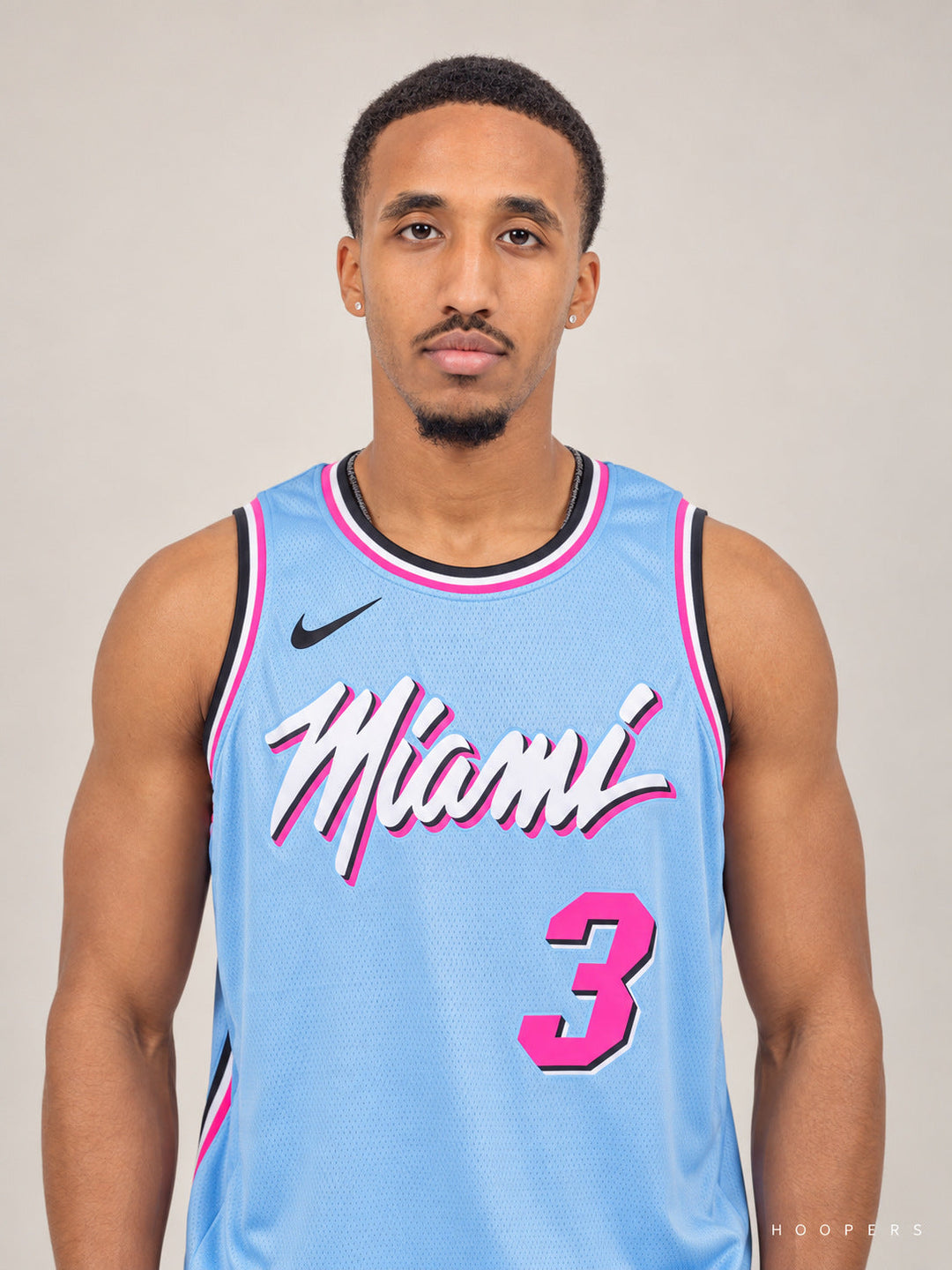 גופיית NBA דווין וויד מיאמי היט – תכלת — תקריב חזית