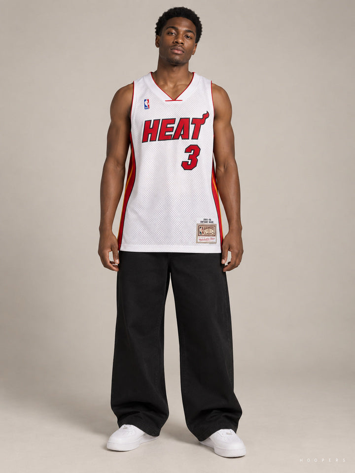 גופיית NBA דווין וויד מיאמי היט – לבן רטרו 2005/06 — מבט קדמי