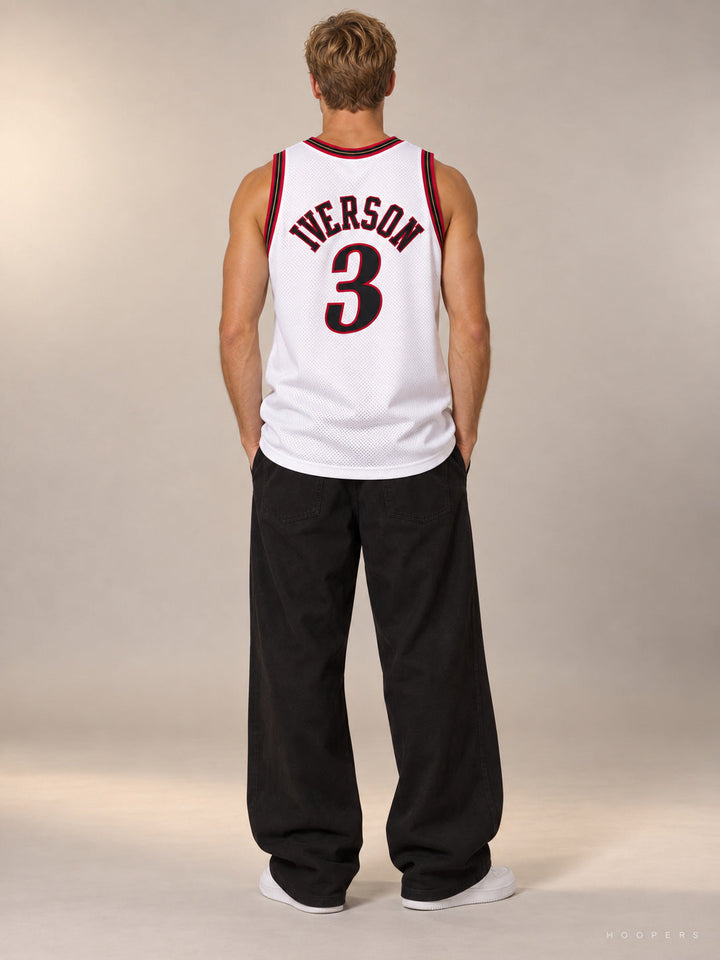גופיית NBA אלן אייברסון פילדלפיה 76ers – לבן רטרו 1997/98 — מבט אחורי