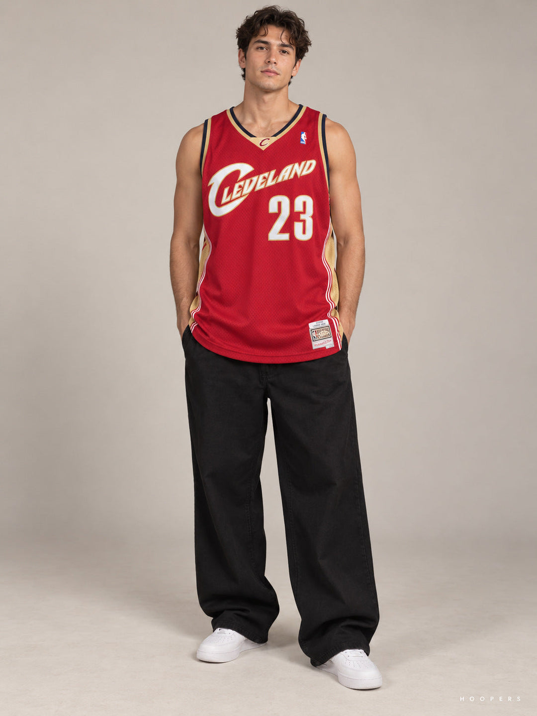 גופיית NBA לברון ג'יימס קליבלנד קאבלירס – אדום רטרו 2003/04 — מבט קדמי