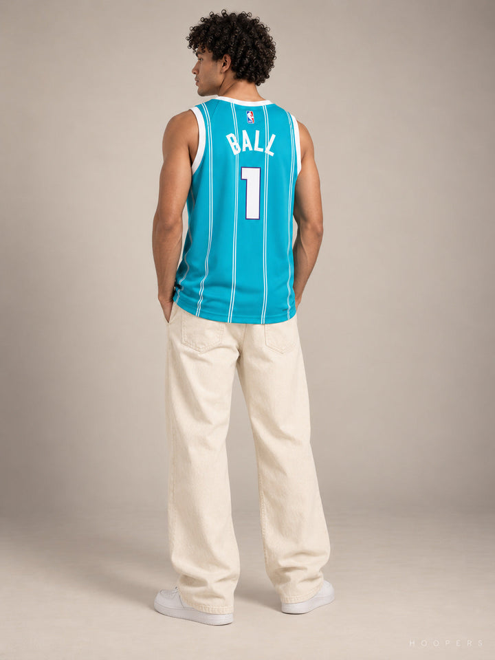 גופיית NBA לאמלו בול שארלוט הורנטס – תכלת — מבט אחורי