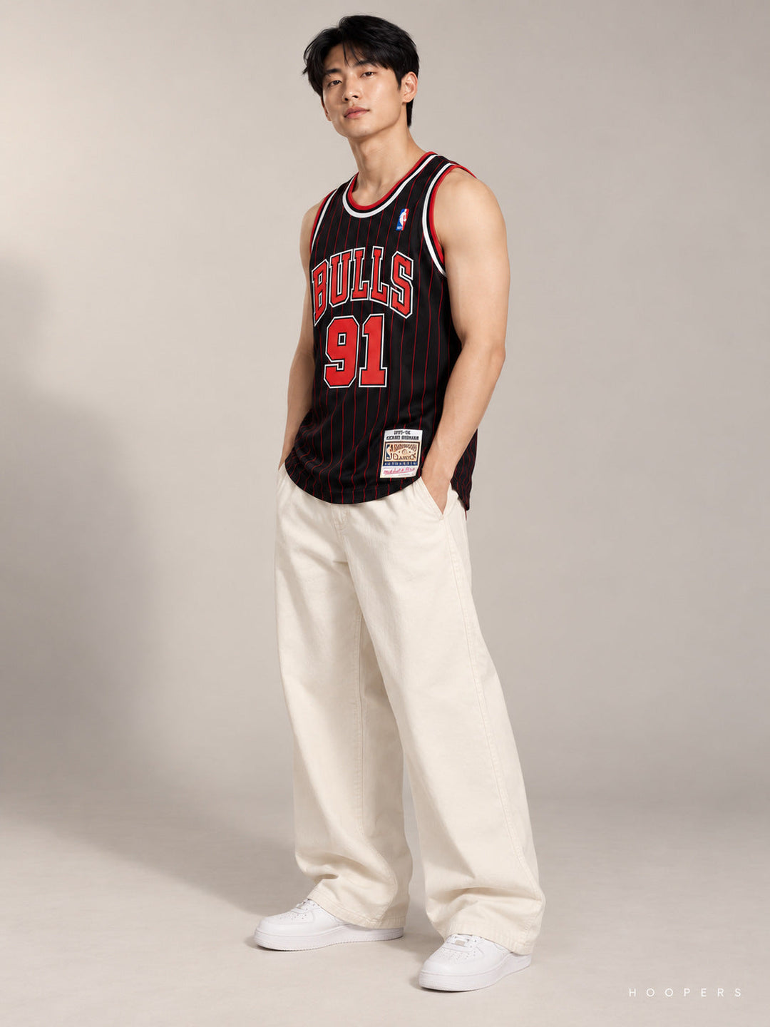 גופיית NBA דניס רודמן שיקגו בולס – שחור רטרו 1995/96 — מבט צד