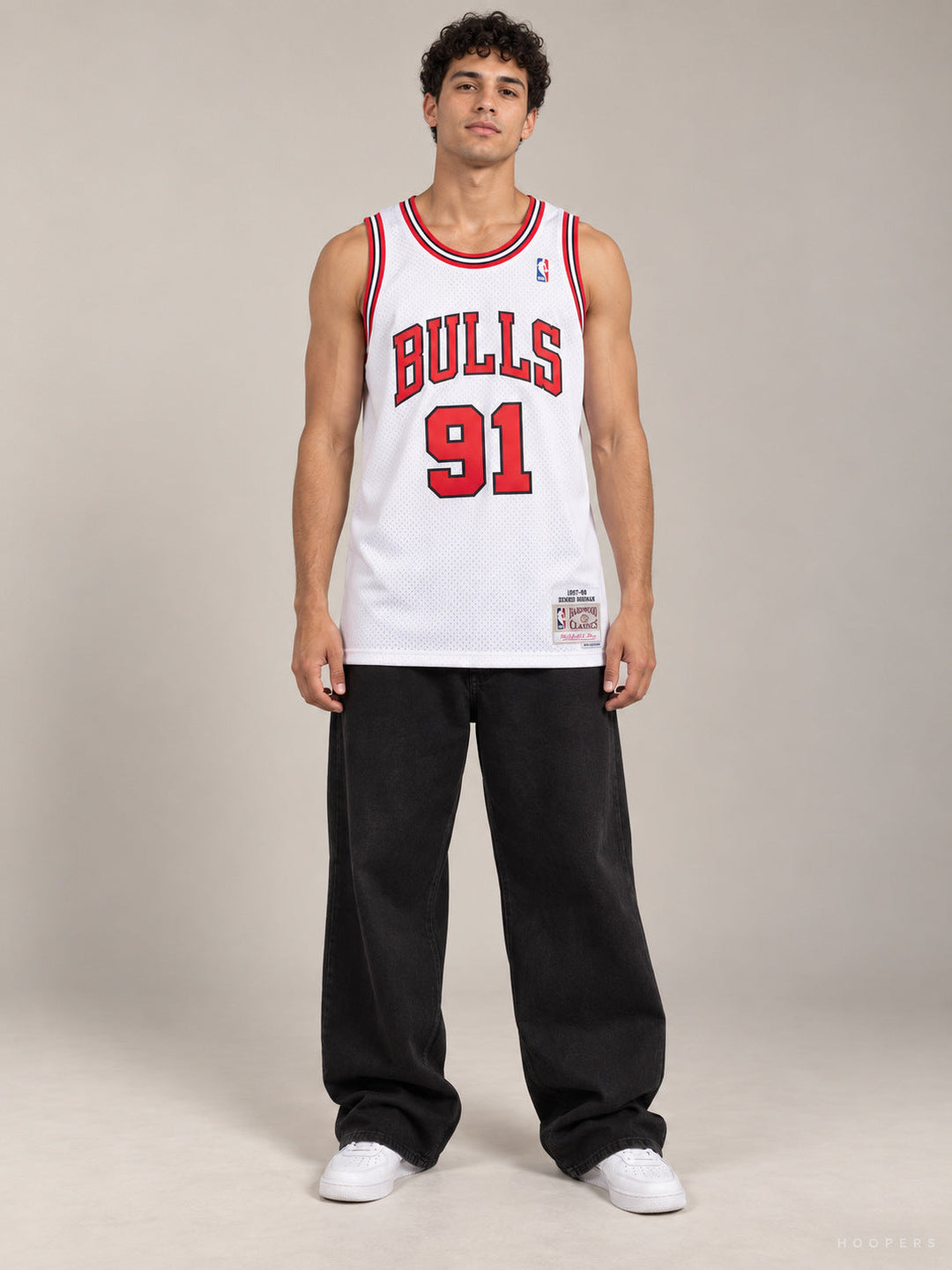 גופיית NBA דניס רודמן שיקגו בולס – לבן רטרו 1997/98 — מבט קדמי