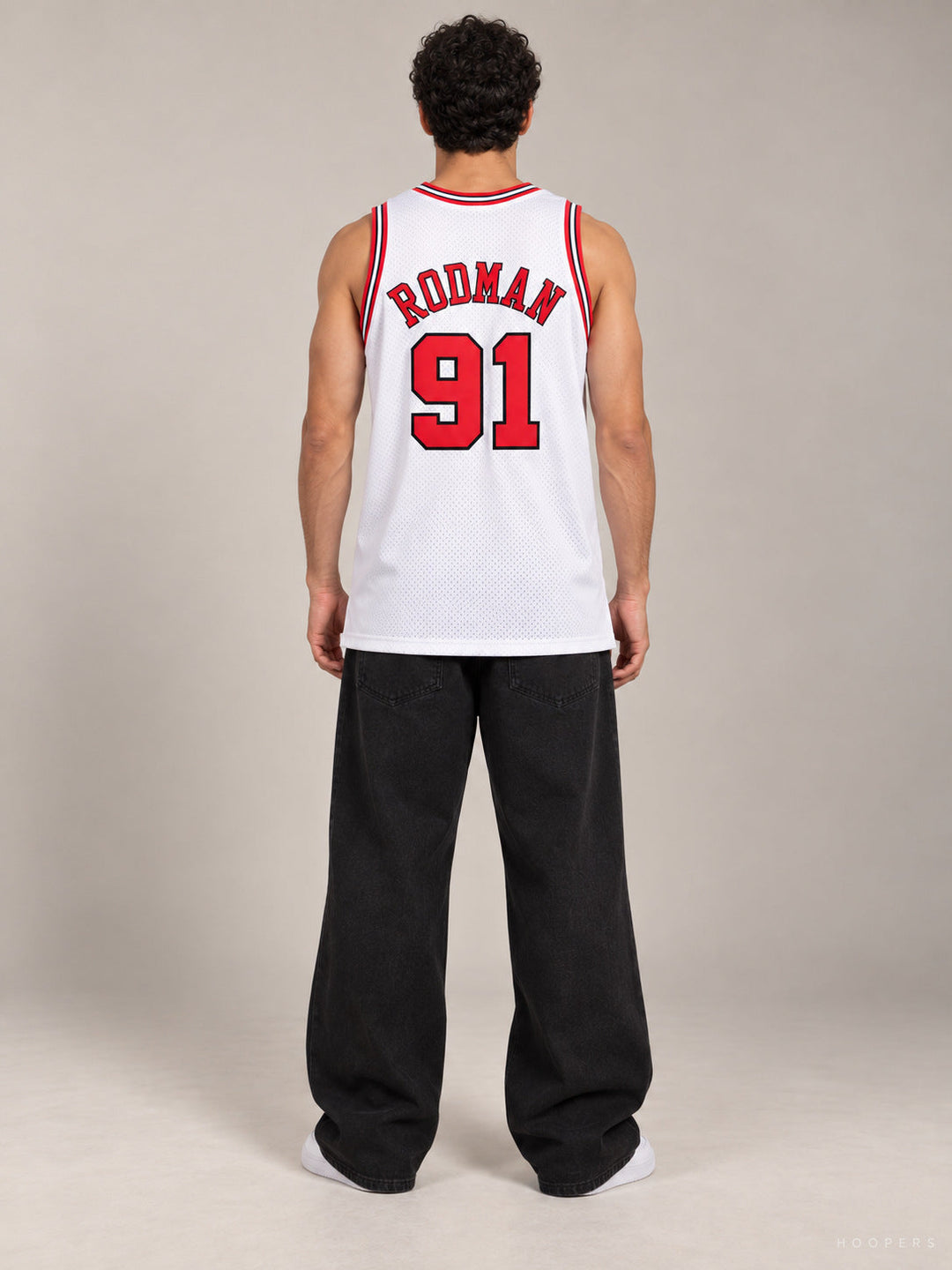 גופיית NBA דניס רודמן שיקגו בולס – לבן רטרו 1997/98 — מבט אחורי